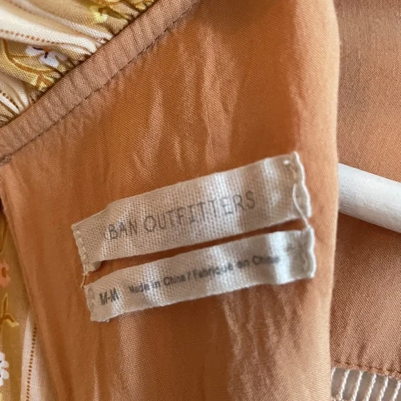 Floral Prairie Cropped Ruffle Blouse - Picture 3 of 3